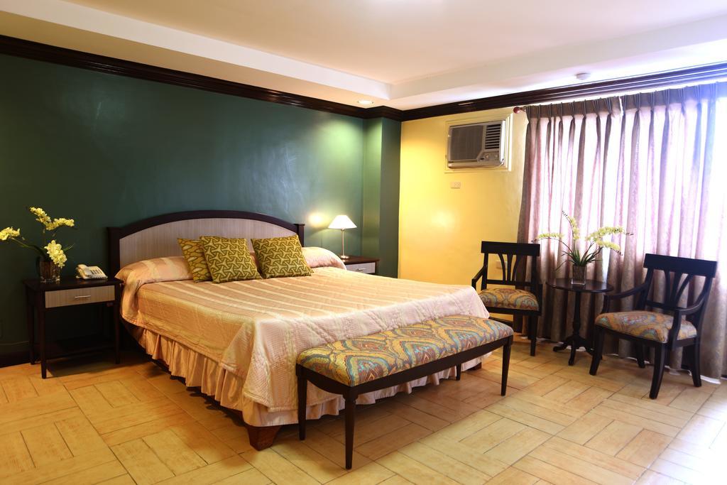 Tagaytay Country Hotel Тагайтай Экстерьер фото