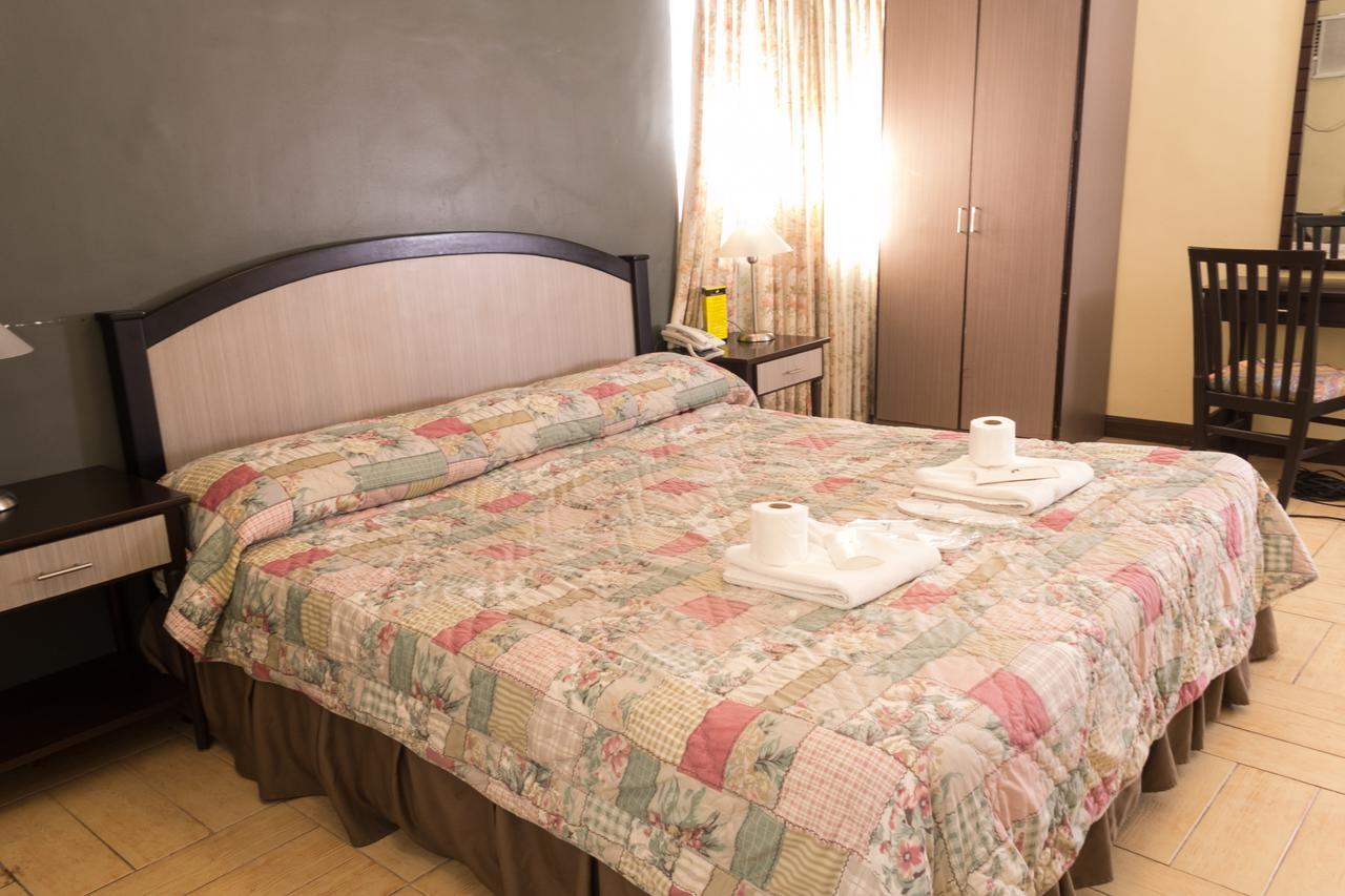 Tagaytay Country Hotel Тагайтай Экстерьер фото