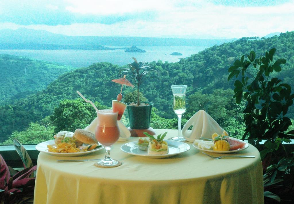 Tagaytay Country Hotel Тагайтай Экстерьер фото